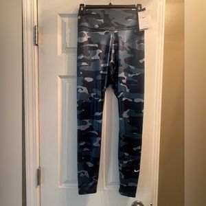 Nike camo leggings